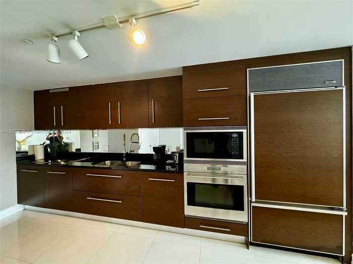 photo 2: 485 Brickell Ave Unit 2011, Miami FL 33131