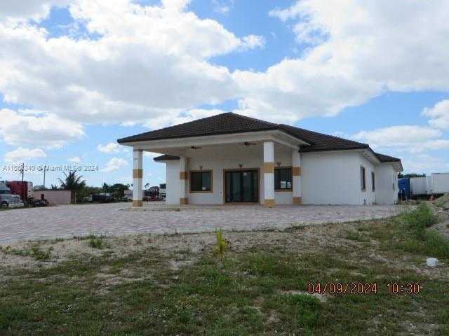 photo 1: 21380 SW 224 ST, Miami FL 33170