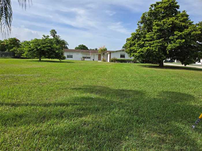 photo 2: 16820 SW 296th St, Homestead FL 33030