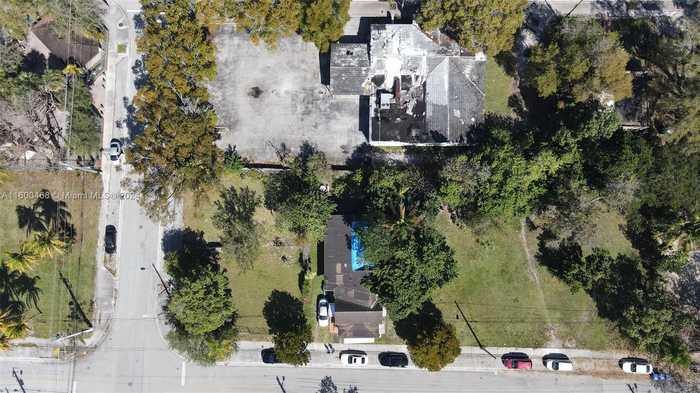 photo 2: 3373 Thomas Ave, Miami FL 33133