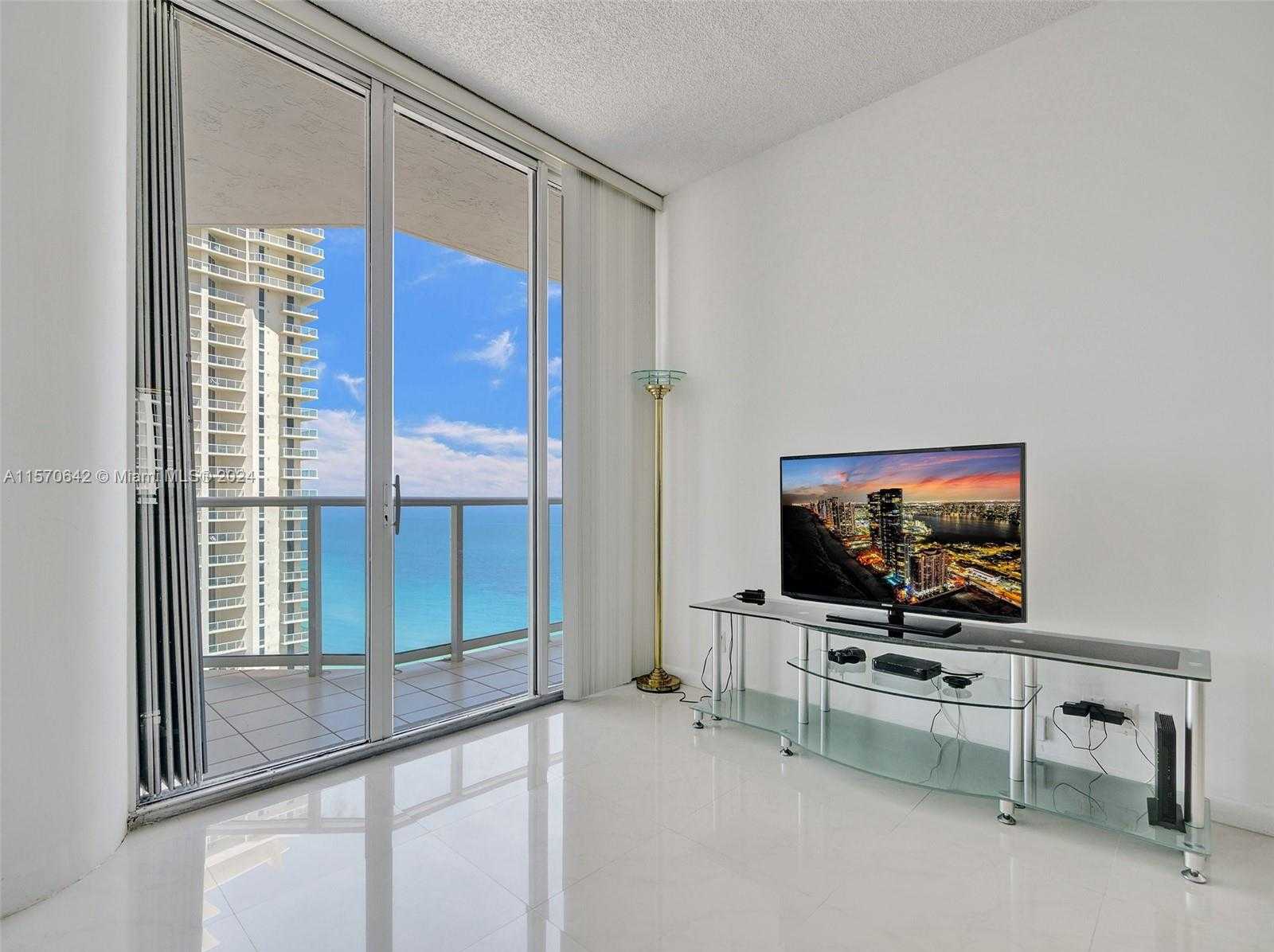 photo 2: 16485 Collins Ave Unit ph35, Sunny Isles Beach FL 33160