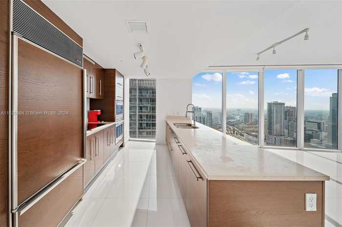 photo 2: 475 Brickell Ave Unit 4715, Miami FL 33131