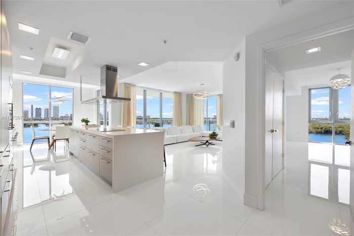 photo 2: 17111 Biscayne Blvd Unit 1110, North Miami Beach FL 33160