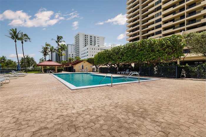 photo 25: 2555 Collins Ave Unit 2210, Miami Beach FL 33140