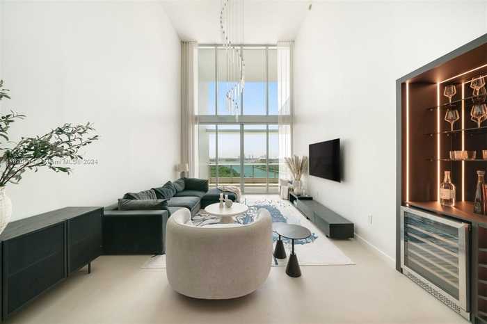 photo 2: 900 Biscayne Blvd Unit 905, Miami FL 33132