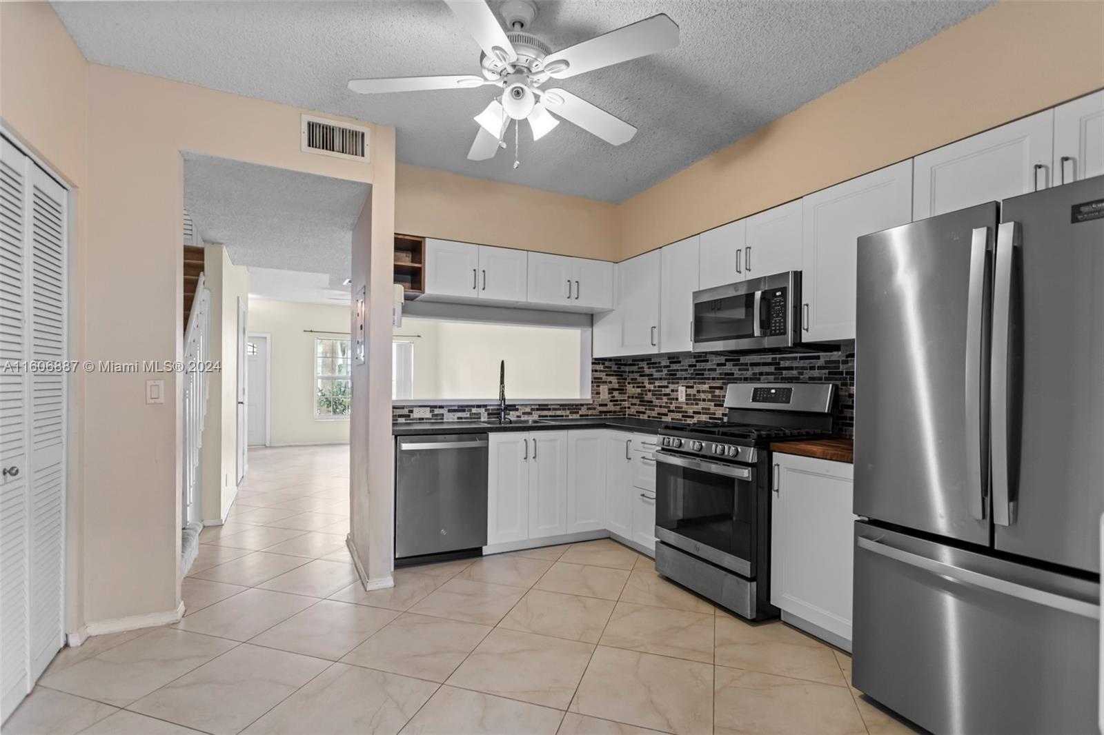 photo 3: 11040 Light House Ct, Tamarac FL 33321