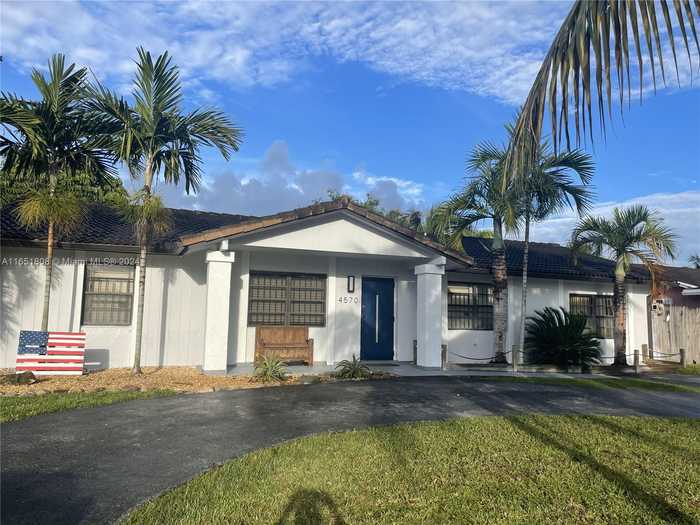 photo 2: 4570 SW 133rd Ave, Miami FL 33175