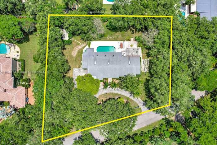 photo 1: 6551 SW 126th St, Pinecrest FL 33156