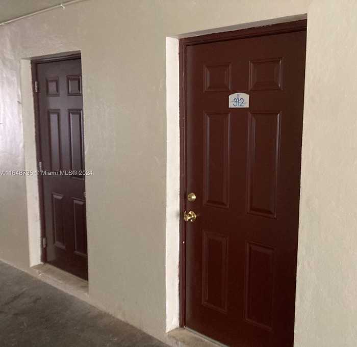 photo 2: 15225 NE 6th Ave APT B312, Miami FL 33162