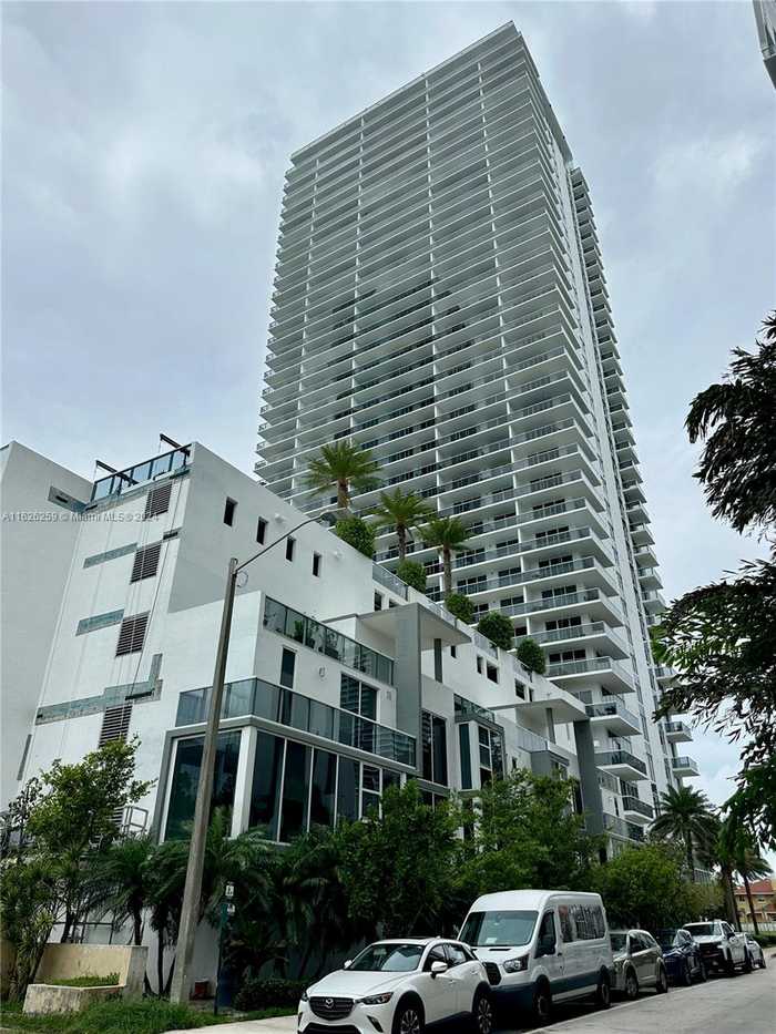 photo 1: 600 NE 27th St Unit 2302, Miami FL 33137