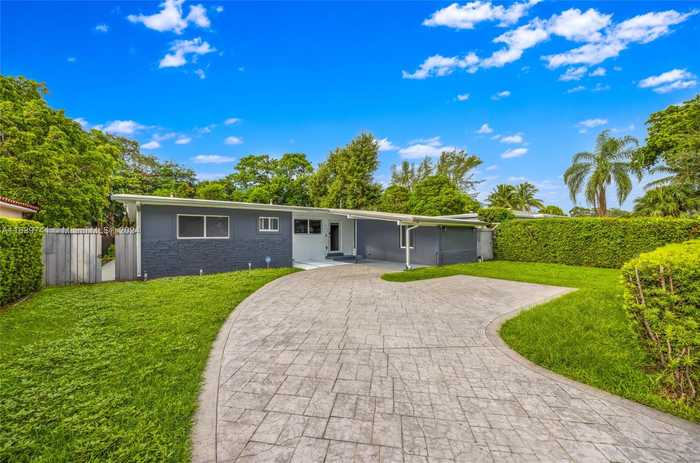 photo 1: 840 NE 159th St, North Miami Beach FL 33162