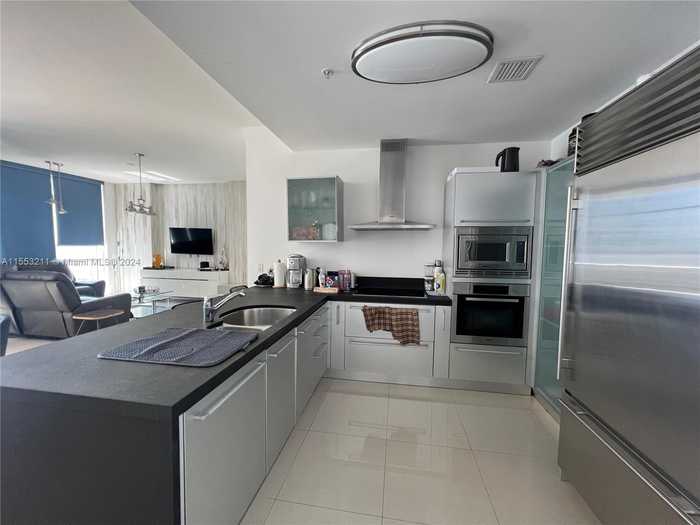 photo 2: 18201 Collins Ave Unit 3405, Sunny Isles Beach FL 33160