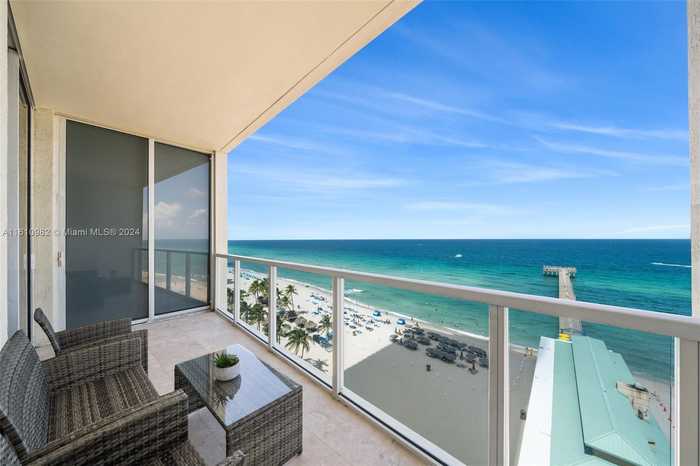 photo 2: 16699 Collins Ave Unit 1002, Sunny Isles Beach FL 33160