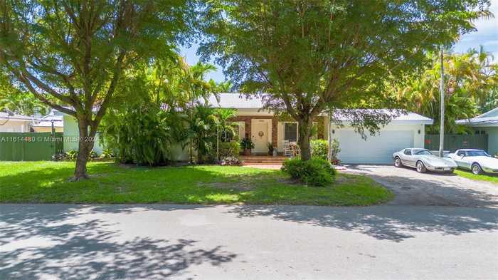 photo 1: 5960 SW 86th St, South Miami FL 33143