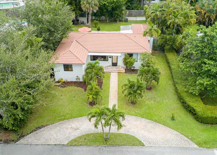 photo 1: 10642 NE 11th Ave, Miami Shores FL 33138