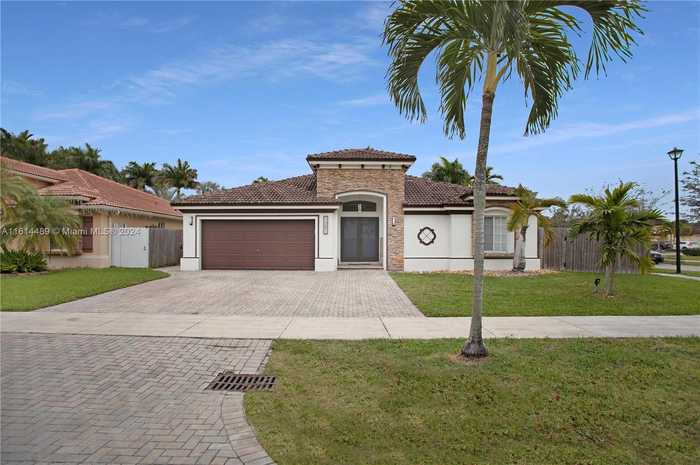 photo 1: 1381 SW 155th Ave, Miami FL 33194