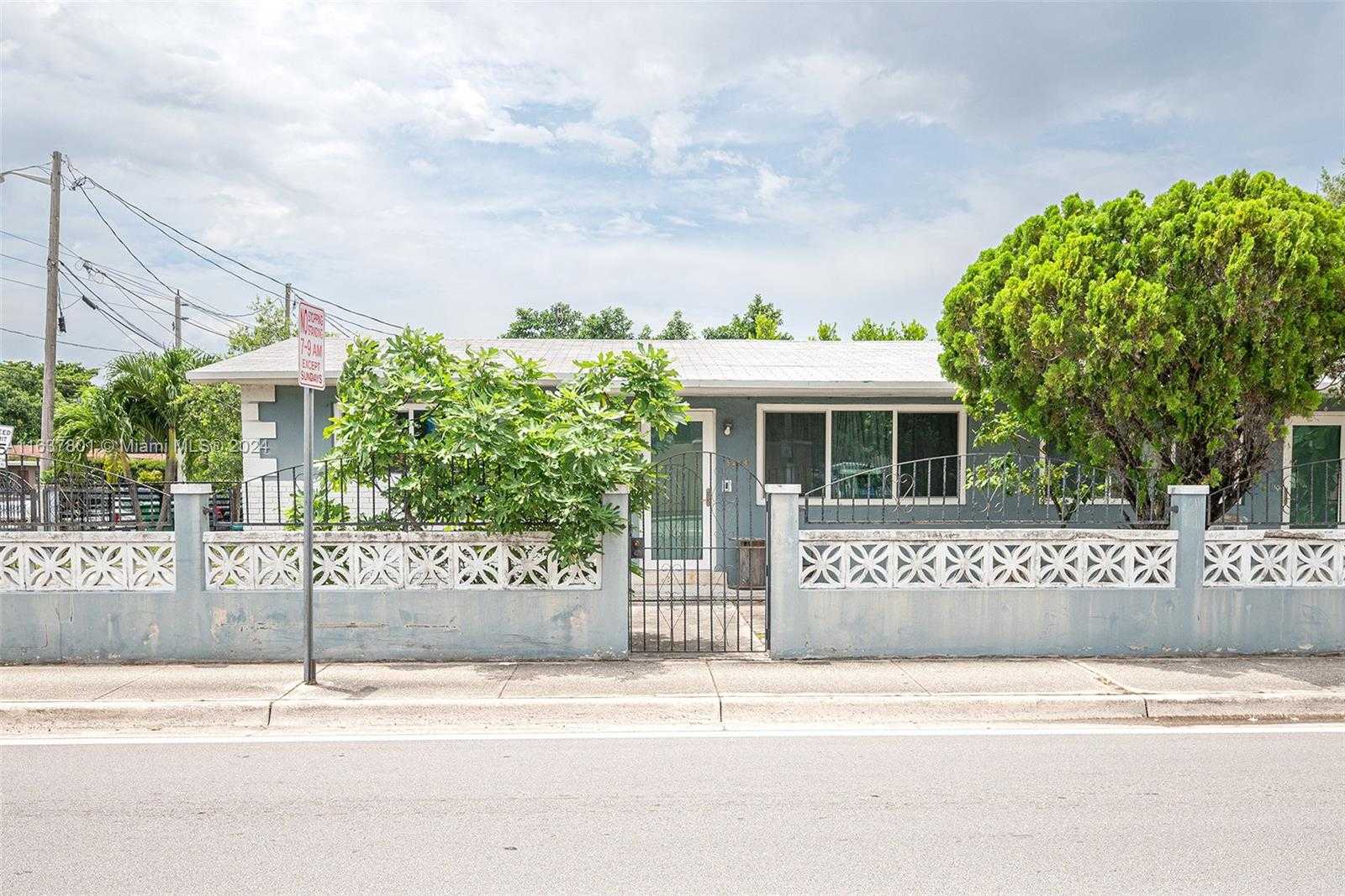 photo 1: 5204 N Miami Ave, Miami FL 33127