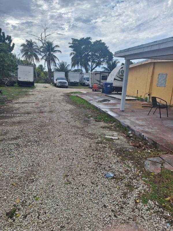 photo 3: 4136 SW 95th Ave, Miami FL 33165