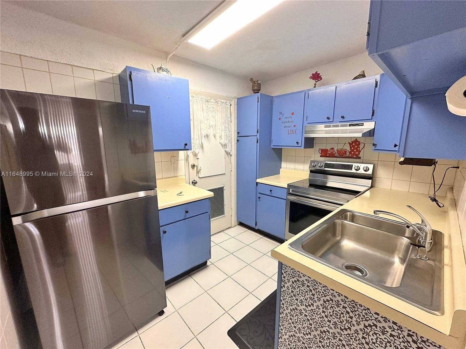 photo 1: 16790 NE 14th Ave Unit 312, Miami FL 33162