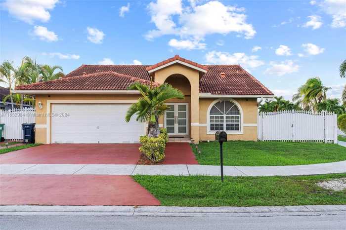 photo 1: 14305 SW 50th St, Miami FL 33175