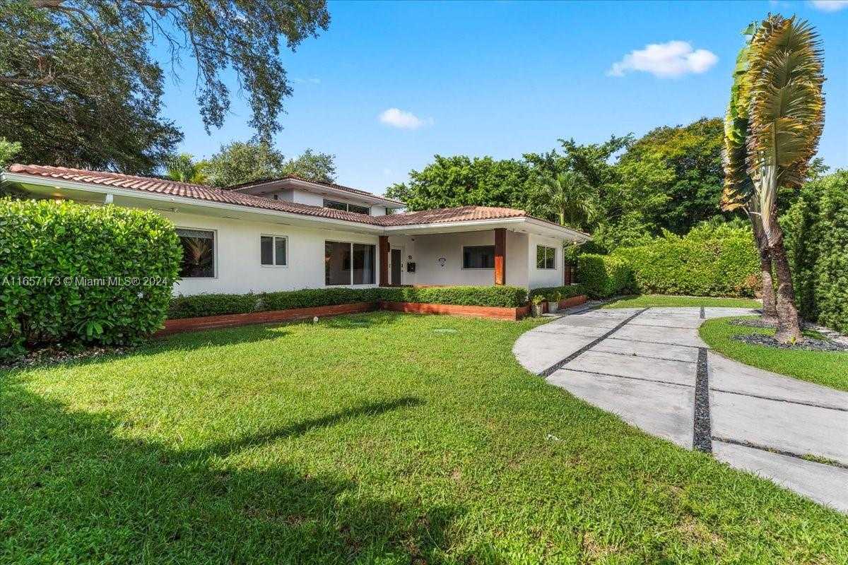 photo 3: 98 NE 103rd St, Miami Shores FL 33138