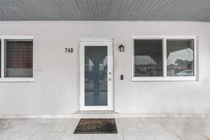 photo 2: 740 E 41st St, Hialeah FL 33013