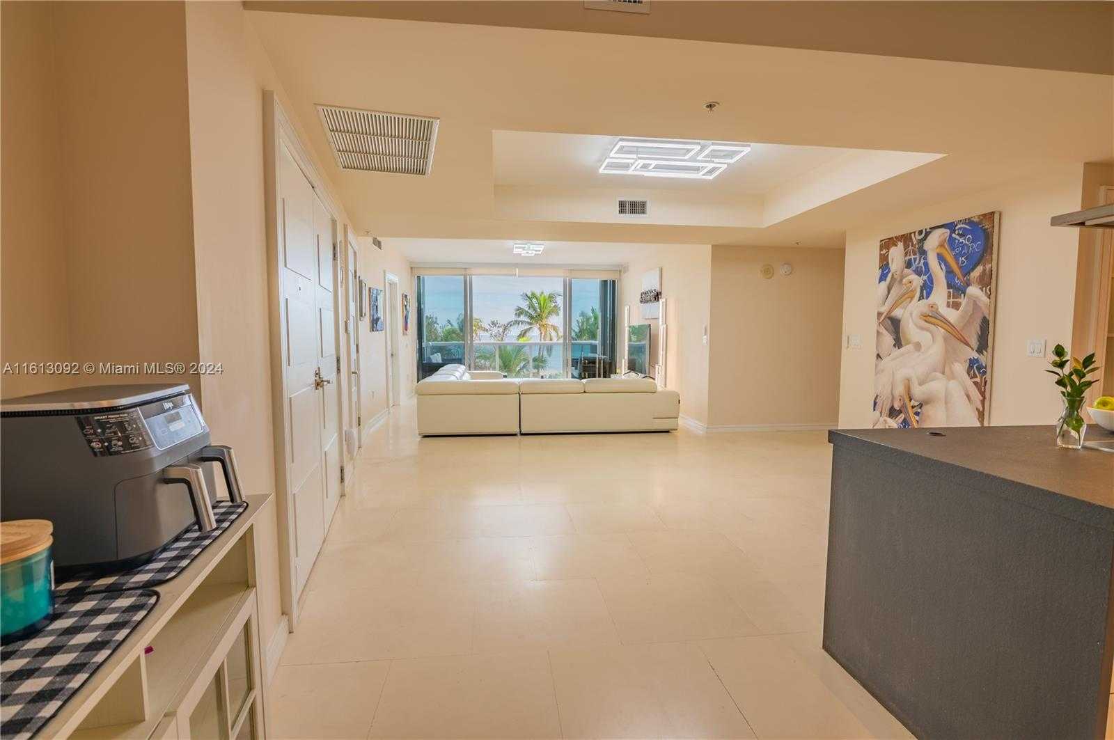 photo 3: 18201 Collins Ave Unit 506, Sunny Isles Beach FL 33160