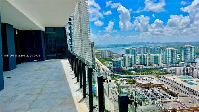 photo 2: 17141 Collins Ave Unit 3102, Sunny Isles Beach FL 33160