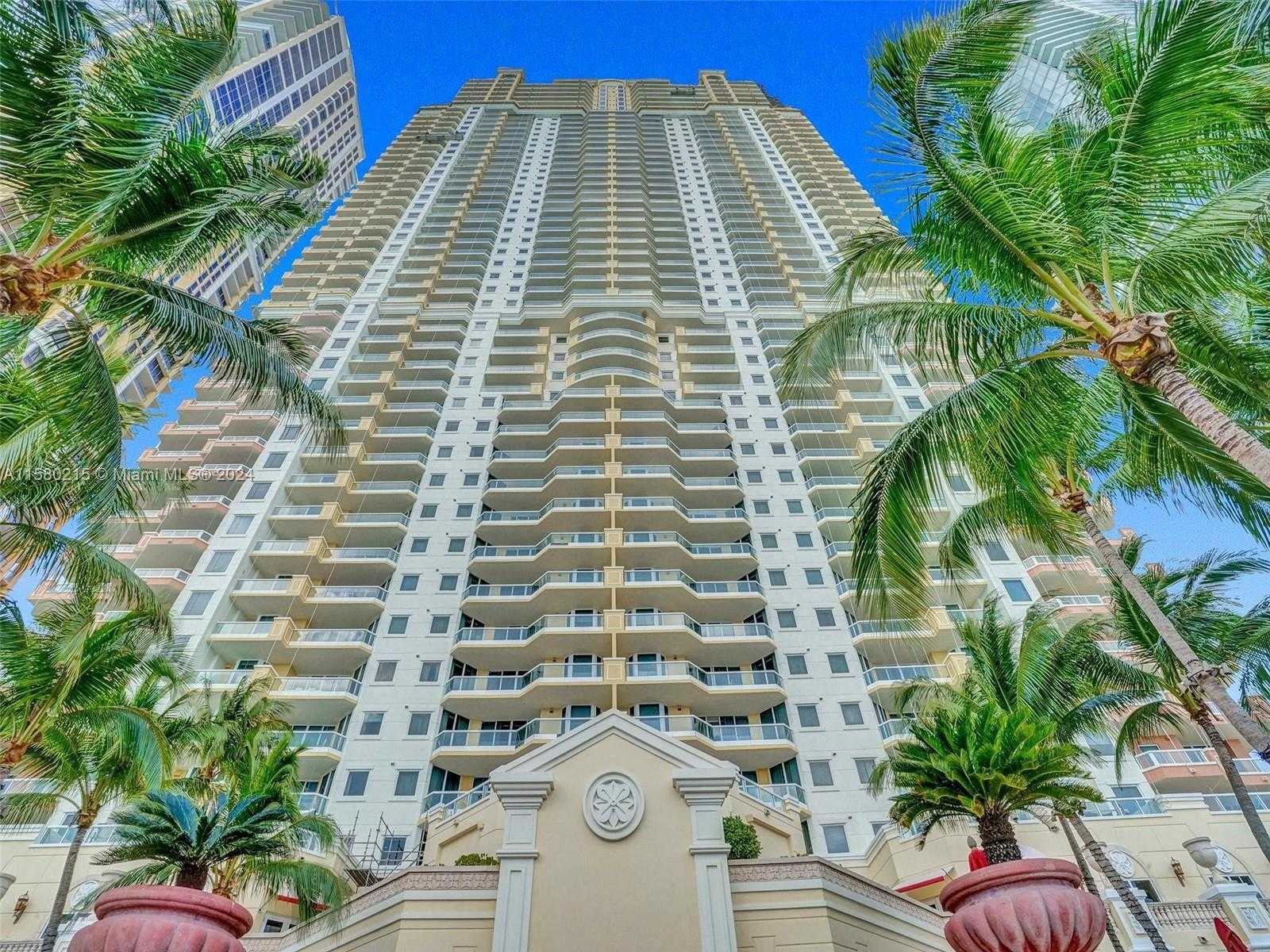 photo 3: 17875 Collins Ave Unit 3902, Sunny Isles Beach FL 33160