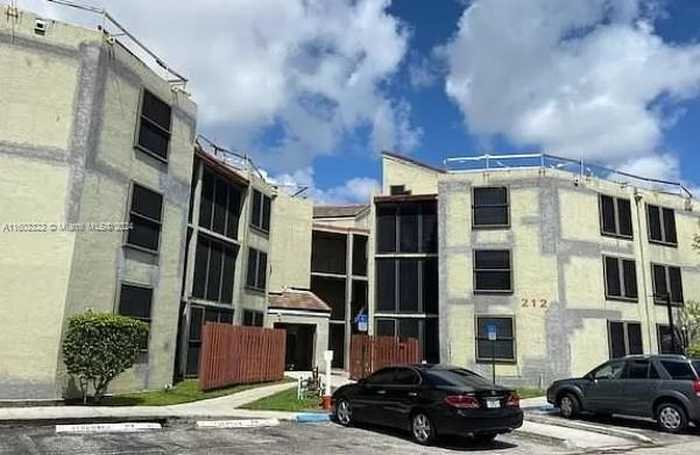 photo 1: 212 Lake Pointe Dr Unit 205, Oakland Park FL 33309