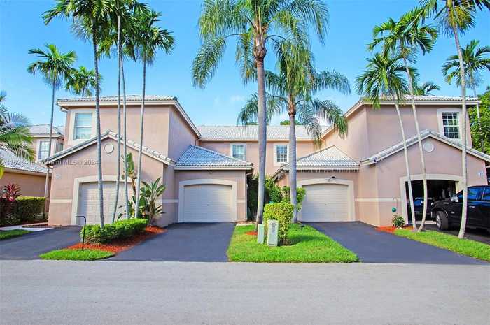 photo 2: 1903 Madeira Dr, Weston FL 33327