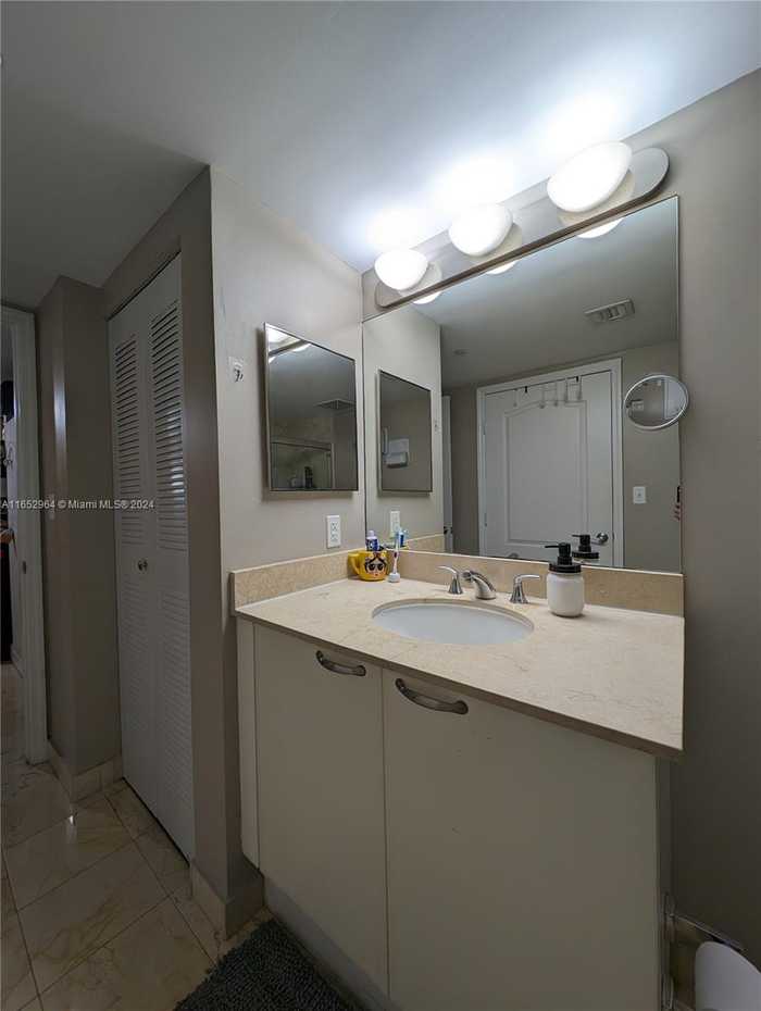 photo 2: 2101 Brickell Ave Unit 508, Miami FL 33129