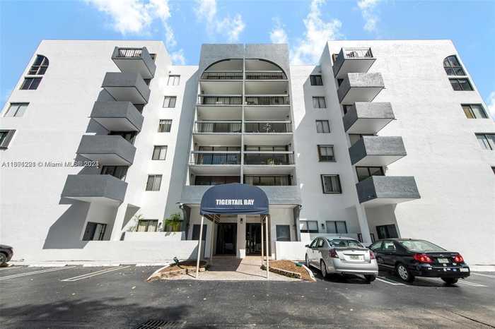 photo 1: 2715 Tigertail Ave Unit 306, Coconut Grove FL 33133