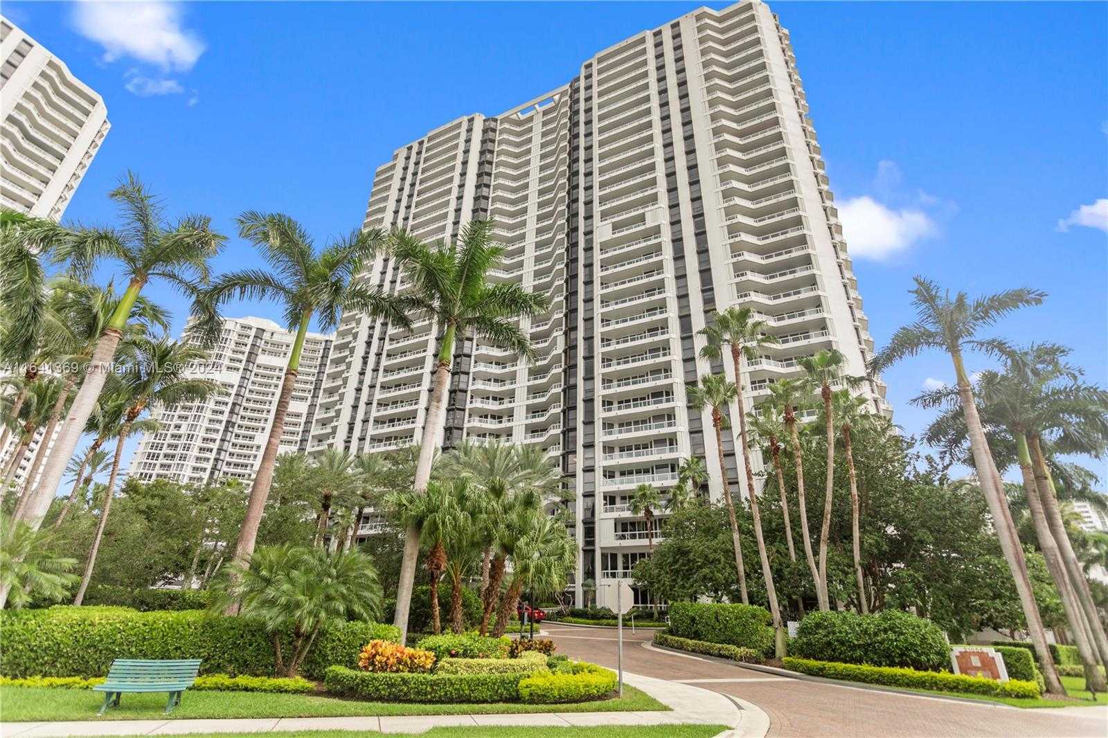 photo 1: 21055 Yacht Club Dr Unit 1805, Aventura FL 33180