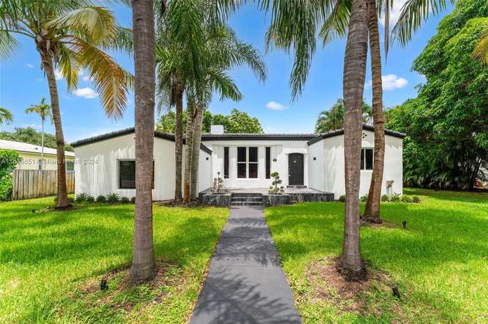 photo 2: 117 NE 95th St, Miami Shores FL 33138