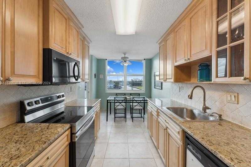 photo 3: 1401 S Ocean Dr Unit 504, Hollywood FL 33019