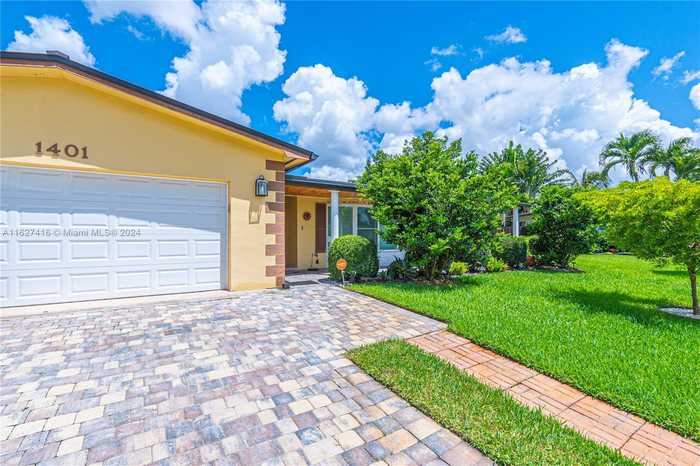 photo 1: 1401 NW 115th Ave, Pembroke Pines FL 33026