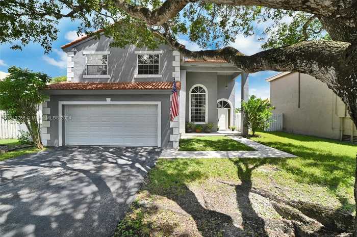 photo 1: 14111 Richwood Pl, Davie FL 33325