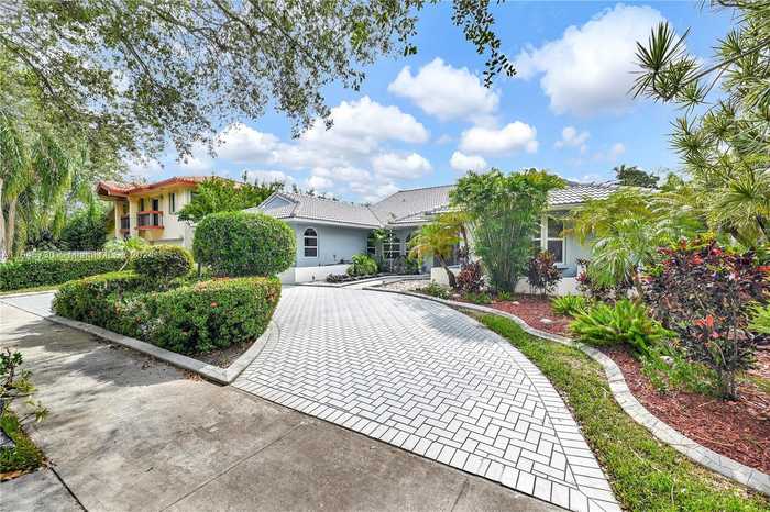 photo 1: 16818 NW 82nd Ct, Miami Lakes FL 33016