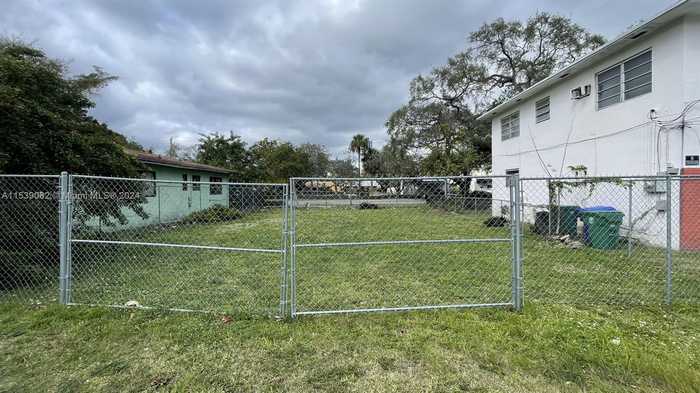 photo 1: 3763 Washington Ave, Miami FL 33133