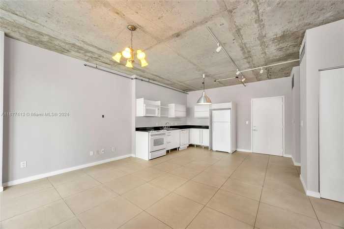 photo 1: 690 SW 1st Ct Unit 1730, Miami FL 33130