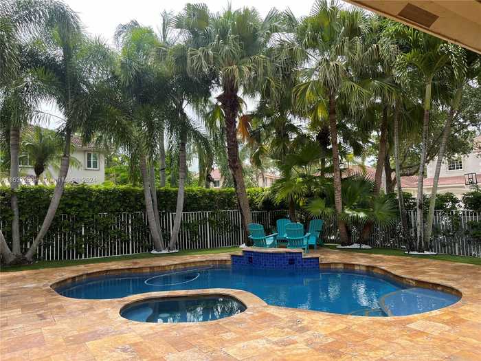 photo 2: 1000 Highland Meadows Dr, Weston FL 33327