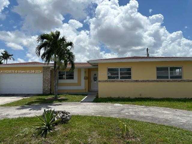 photo 1: 11101 NW 60th Ct, Hialeah FL 33012