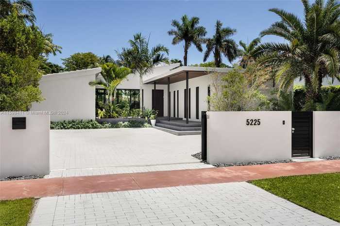 photo 2: 5225 La Gorce Dr, Miami Beach FL 33140