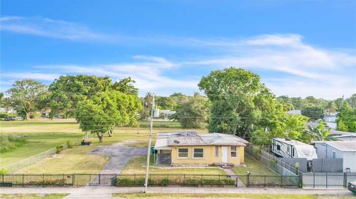 photo 2: 10066 W Fern St, Miami FL 33157