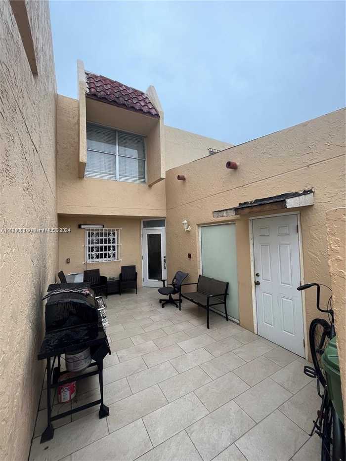 photo 2: 3820 W 11th Ave Unit 33, Hialeah FL 33012