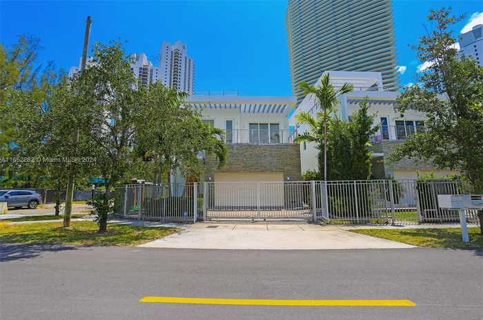 photo 1: undefined, Sunny Isles Beach FL 33160