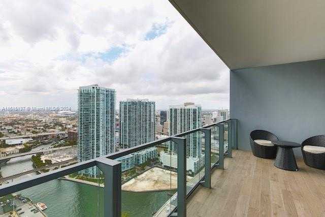 photo 1: 68 SE 6th St Unit 3508, Miami FL 33131