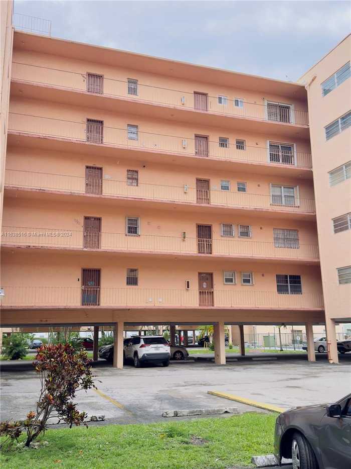 photo 1: 440 E 23rd St Unit 1219, Hialeah FL 33013