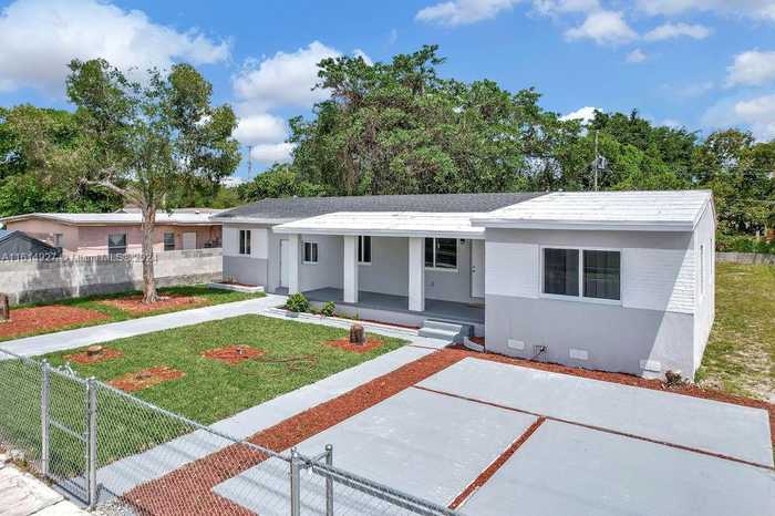 photo 1: 6825 NW 5th Ct, Miami FL 33150